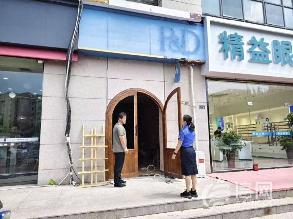 展鵬配资 崂山区综合行政执法局精细化管理户外广告招牌 扮靓城市颜值